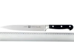 Zwilling J.A. Henckels Professional "S" Carving Knife 20 Cm (8") 9 Zwilling J.A. Henckels Professional "S" Carving Knife 20 Cm (8") -Knives Discount Store ZW31020 200 04 zwilling professional s 31020 200 vleesmes d4